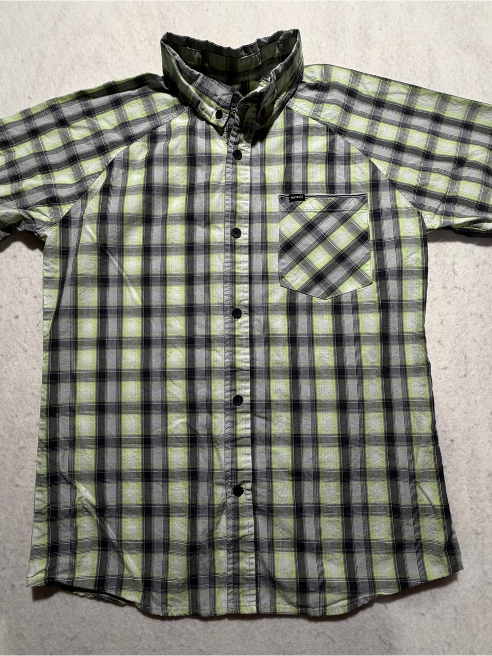 Hurley Boys Large (14-16) Plaid Short Sleeve Woven Button Down Shirt Green Gray